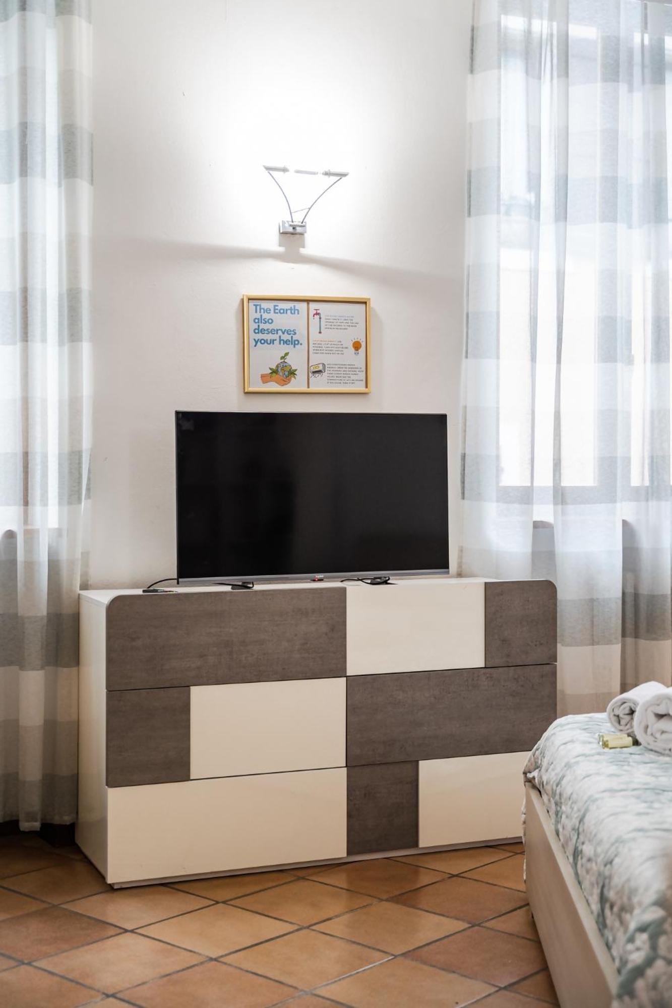 Riverwalk Al Castello Indipendent Apartments ヴェローナ エクステリア 写真