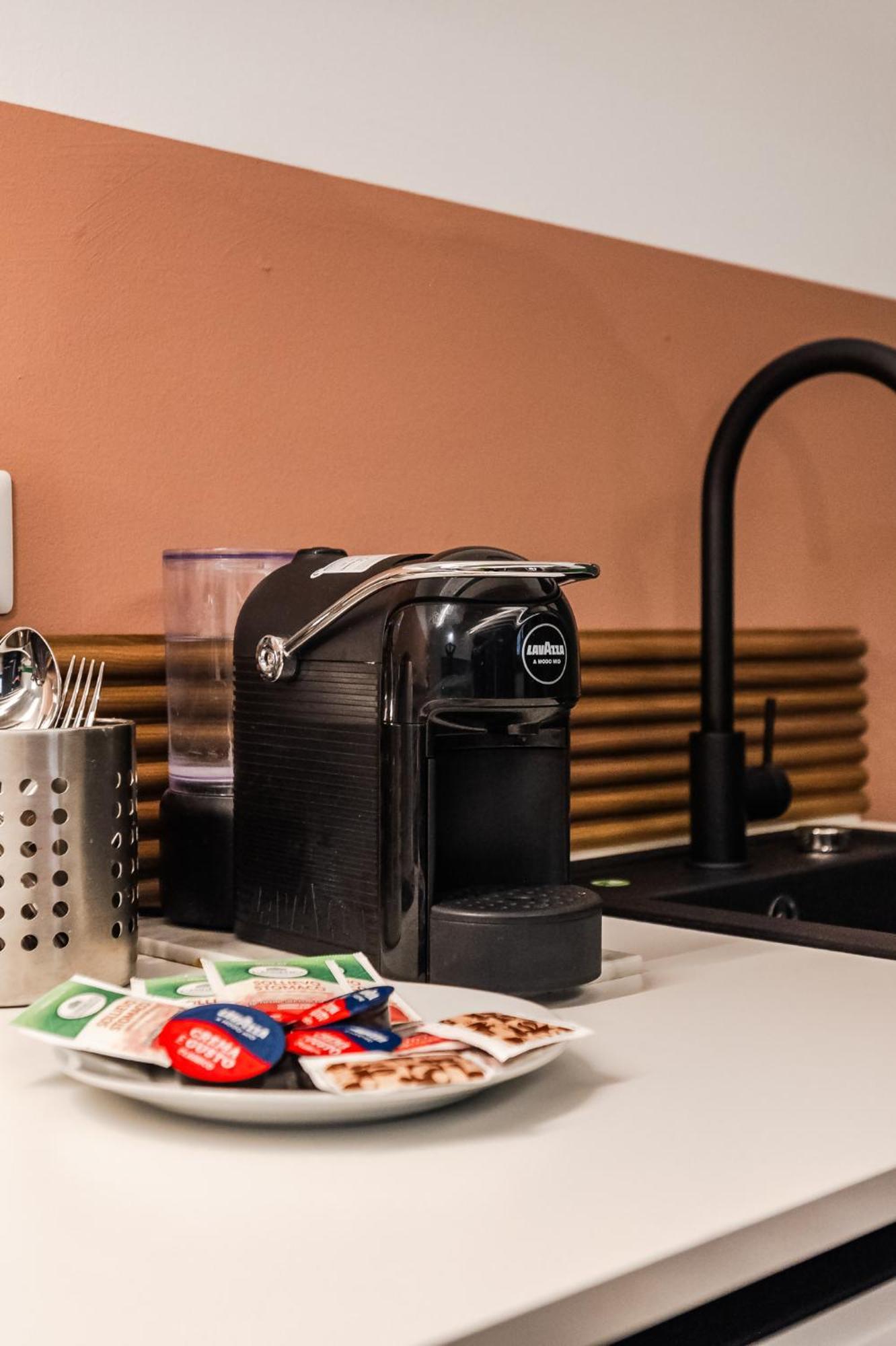 Riverwalk Al Castello Indipendent Apartments ヴェローナ エクステリア 写真
